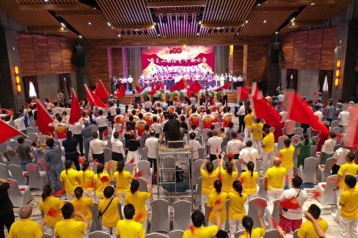 12、清江公司“唱支山歌給黨聽(tīng)”歌詠會(huì)現(xiàn)場(chǎng)（呂新宇 攝）