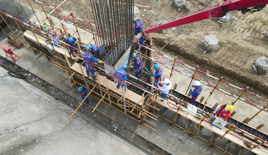 二、1號機組主廠房第一罐混凝土澆筑